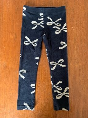 🍓3/$10 Carter's Black Leggings with Beige Bow Print size 3T